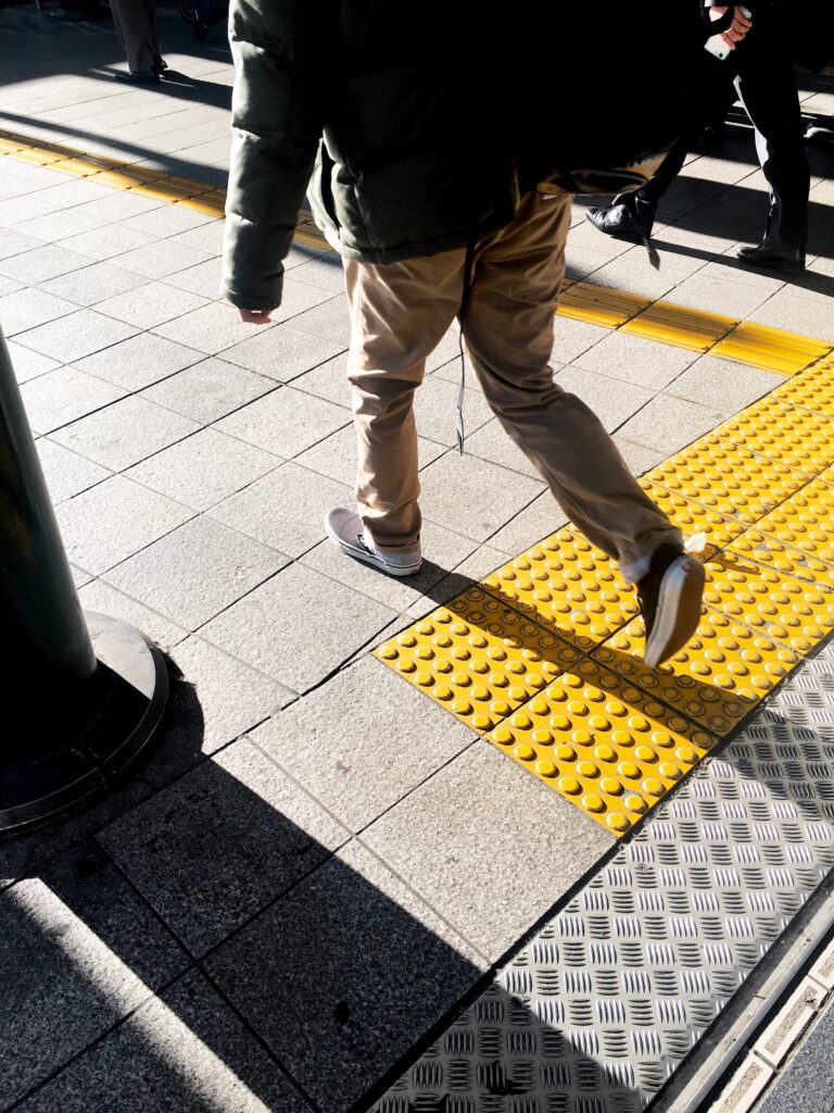 patient walking comfortably on nyc sidewalk after plantar fasciitis treatment